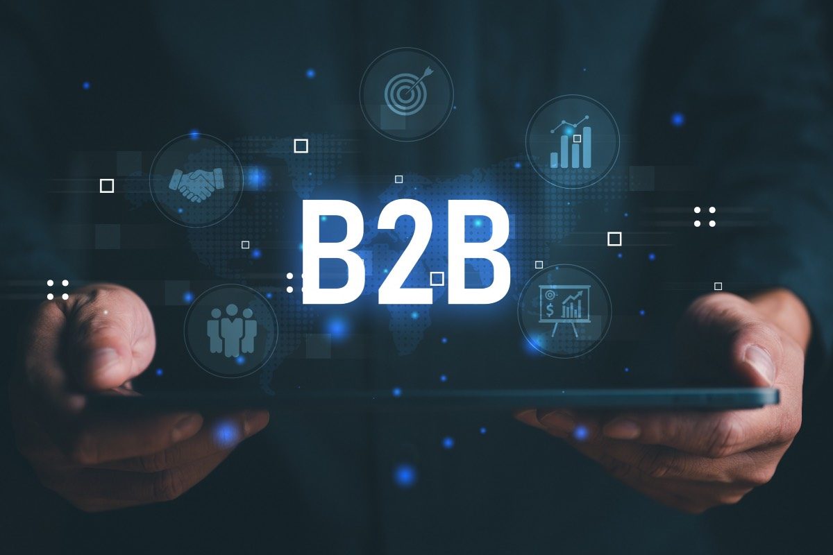 homme effectuant une prospection b2b digital